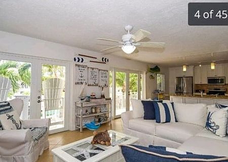  Living room in Islamorada rental home