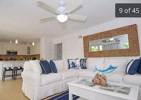  Living room in luxury Islamorada rental